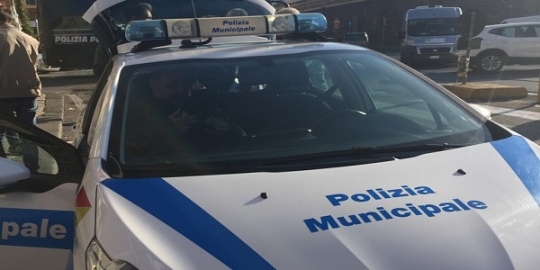 Napoli: taxi abusivi, controlli e multe della Polizia Municipale