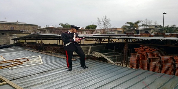 Casandrino: tenta di rubare porte di alluminio da una villa in costruzione, arrestato dai CC