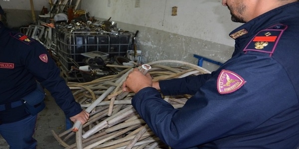 Napoli: operazione 'oro rosso', la Polfer sequestra 10 tonnellate di rame