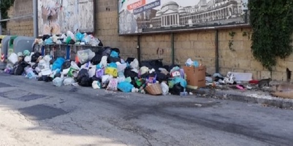 Napoli: errato conferimento dei rifiuti, ancora controlli e multe della Municipale