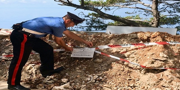 Capri: i carabinieri sequestrano amianto in un cantiere e denunciano una donna