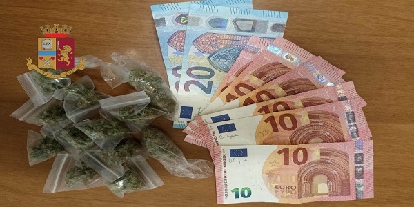 San Giorgio a Cremano: sorpreso con la droga, arrestato dalla polizia