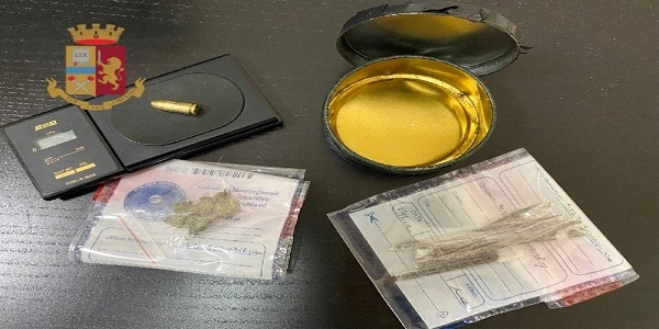 Napoli: la polizia arresta uno spacciatore