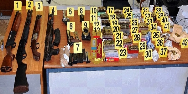 San Vitaliano: trovato in possesso di armi e droga, arrestato dalla polizia