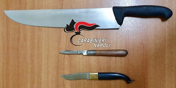 S.G.Vesuviano: in auto con tre coltelli, scoperto e denunciato dai carabinieri