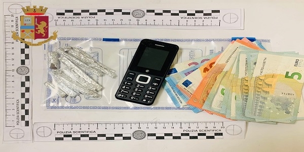 Cardito: la polizia arresta uno spacciatore e sequestra hashish