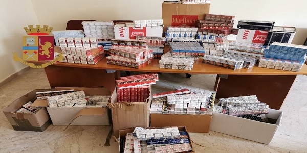 Napoli, Borgo S.Antonio Abate: la polizia sequestra 86 kg di sigarette di contrabbando