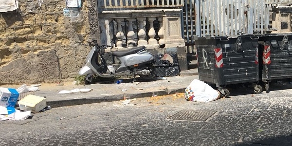 Napoli: sversamento rifiuti, la Municipale sanziona 5 persone.
