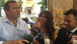 Bar Pasticceria Roma: anche de Magistris alla festa per i 70 anni di attivit  