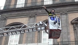 Napoli, Piazza Plebiscito: stamattina la festa dell'Epifania con i Vigili del Fuoco
