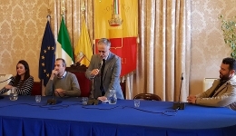 Innamrati/Innamorti di Napoli: de Magistris e Daniele incontrano turisti e cittadini