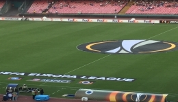 Nella notte europea il Napoli gioca e vince col 4-3-3 . Brillano Callejon e Mertens
