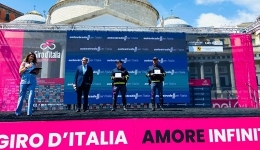Napoli: la Polizia di Stato accompagna la 105° edizione del Giro d'Italia