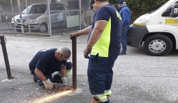 Napoli: la Municipale rimuove 34 veicoli abbandonati e 50 paletti abusivi