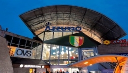 Napoli: maxi Scudetto proiettato sulla facciata del centro commerciale 'Azzurro'