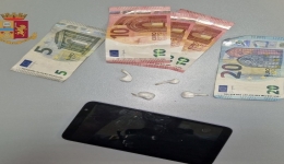 Napoli: la polizia arresta un uomo trovato in possesso di droga