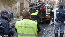 Napoli: intervento congiunto Municipale - Polizia in salita Capodimonte e Corso Umberto