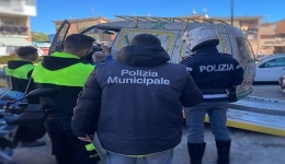 Napoli: rimossi 23 veicoli al Rione Traiano