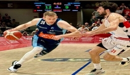 LA GENERAZIONE VINCENTE NAPOLI BASKET SCONFITTA A REGGIO EMILIA.