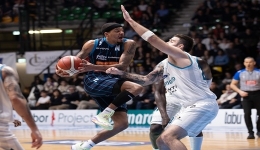ANCORA SCONFITTA LA GUERRI NAPOLI. GLI AZZURRI CEDONO A CANTU' 94-77