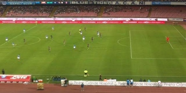 Napoli, che cuore! Dopo mille emozioni, gli azzurri battono 4-2 il Milan. 