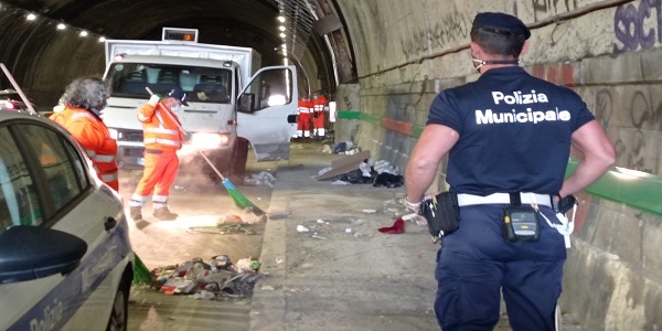 Napoli: effettuata pulizia straordinaria della Galleria Quattro Giornate