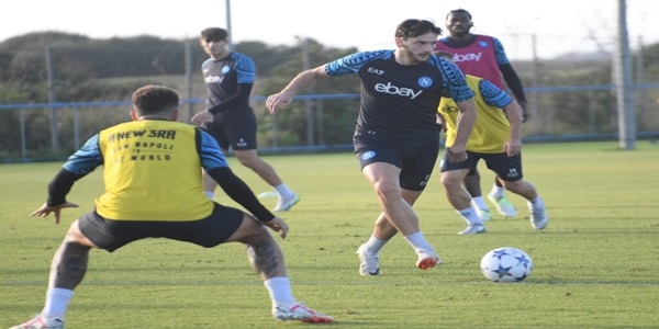 Castel Volturno: seduta di allenamento pomeridiana per il Napoli. Il resoconto