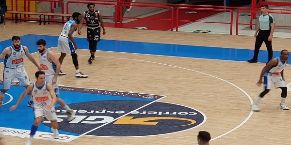 Gevi Napoli Basket-Bertram Tortona 78-73. Vittoria all'overtime, azzurri primi