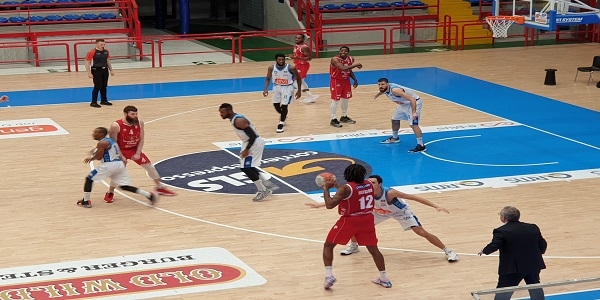 Giorgio Tesi Group Pistoia - Gevi Napoli Basket 74-85: gli azzurri volano in semifinale