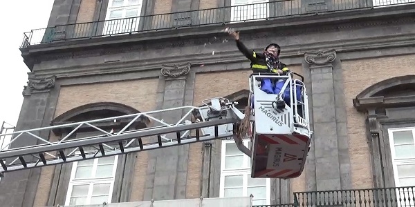 Napoli, Piazza Plebiscito: stamattina la festa dell'Epifania con i Vigili del Fuoco