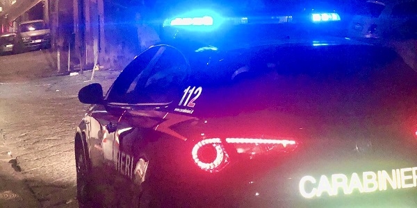 Nola: lungo inseguimento termina con un'auto e due gazzelle dei CC distrutte. Arrestato un uomo