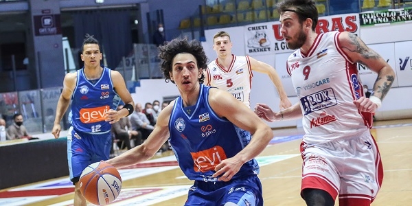 Lux Chieti Basket-Gevi Napoli Basket 58 - 60, Sacripanti: bravi a non mollare mai