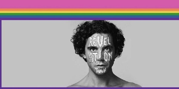 Mika conquista il pubblico partenopeo. Tripudio di musica, colori ed energia al Palapartenope  