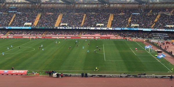 Napoli ancora a punteggio pieno. Battuto 3 -  0  il Cagliari