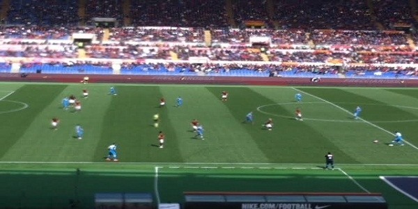 Napoli, sconfitta - beffa a Roma. I giallorossi pericolo concreto nella lotta per il secondo posto