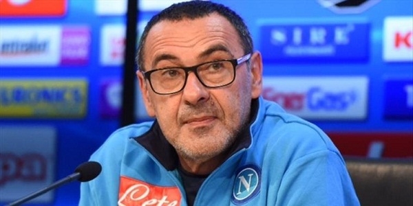 Sarri chiede rinforzi, ma intanto utilizza poco le alternative a sua disposizione.