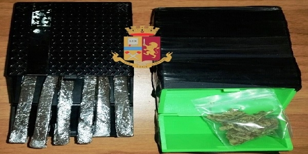 Napoli, Secondigliano: la polizia sequestra marijuana e hashish