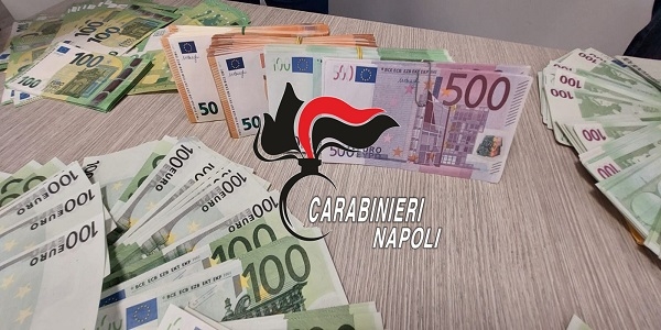 Napoli: in casa 175.000 euro falsi, arrestate dai carabinieri